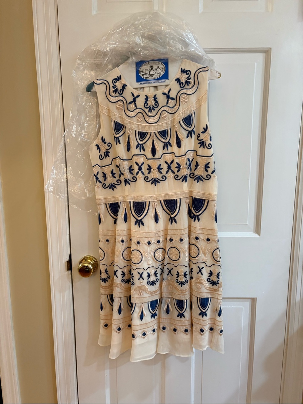 Embroidered Cream & Navy Sleeveless Midi Dress boutique size 8